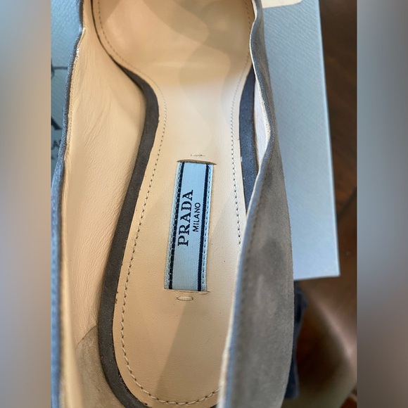 Prada Nebbia (Gray) Suede Pointed Toe Scalloped Edge Pumps Size EU 38.5 - Picture 8 of 12